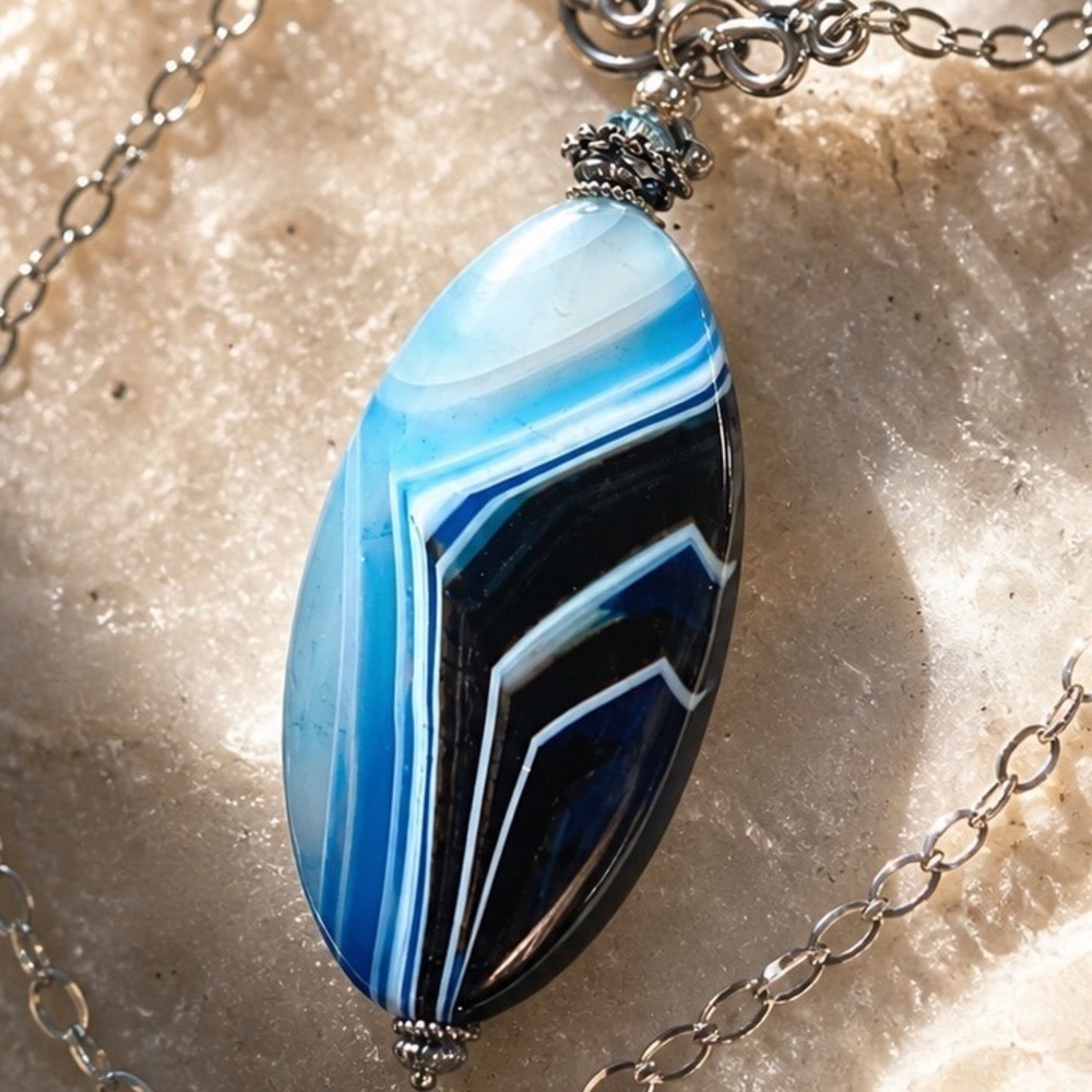 Blue Banded Lace Agate Oval Pendant Necklace Silver Tone Toggle Clasp Boho 20"